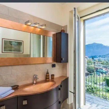 Brezza Del - Tremezzina. فيلة